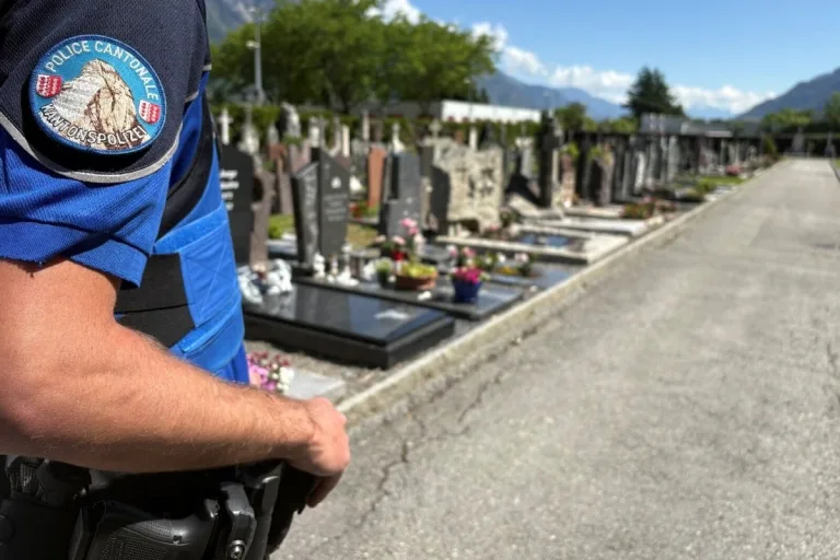 Wallis/Waadt – Grabgegenstände gestohlen - mehrere Personen festgenommen 