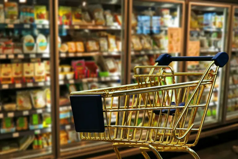Bezirk Urfahr-Umgebung - Einkaufswagen kippte auf Kleinkind