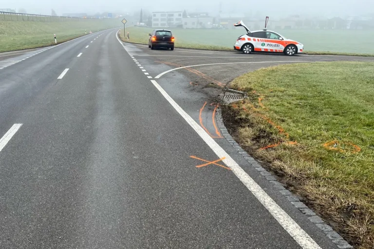  Oberbüren SG - 16-Jähriger prallt mit Motorrad in Auto