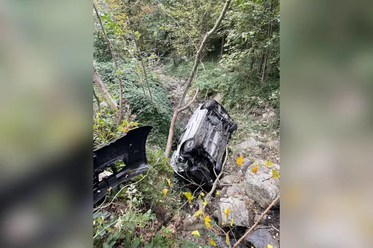 Gurtnellen – Auto stürzt bei Unfall rund  50 Meter in die Tiefe