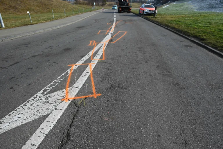 Niederuzwil SG – Lenker nach Sturz mit Motorrad im Spital