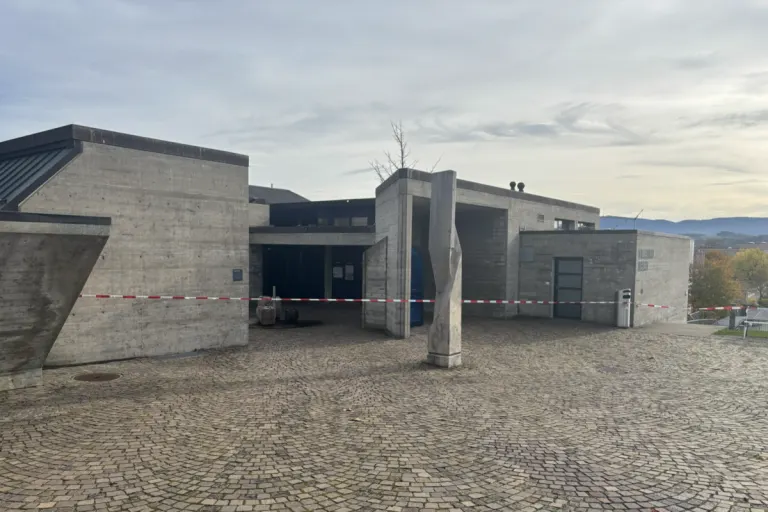 Meilen ZH – Brand im Hallenbad – 14 Personen ins Spital gebracht