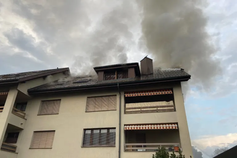 Sins AG – Mehrfamilienhaus nach Balkonbrand unbewohnbar