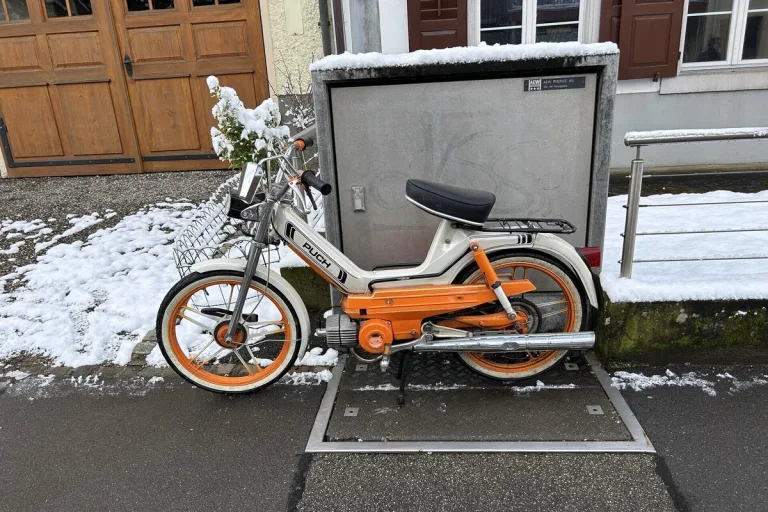 Frick AG - Kollision zwischen Auto und Mofa