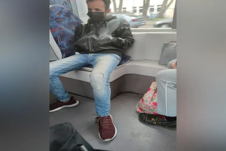 Erfurt - Polizei sucht Mann nach sexueller Belästigung