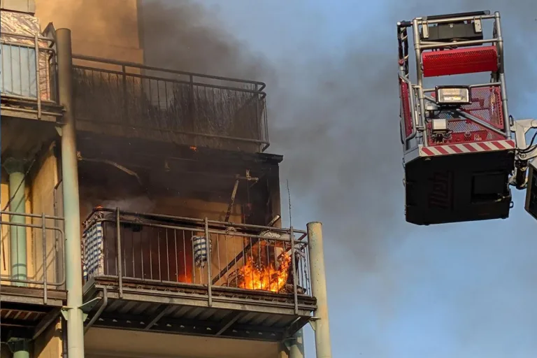 Dresden – Bewohner erleidet Verletzungen bei Brand von Wohnung