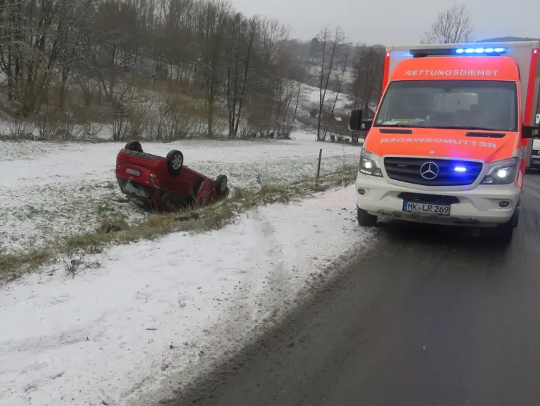 Märkischer Kreis – Unfälle bei Schnee und Glätte – Vier verletzte Pkw-Fahrer