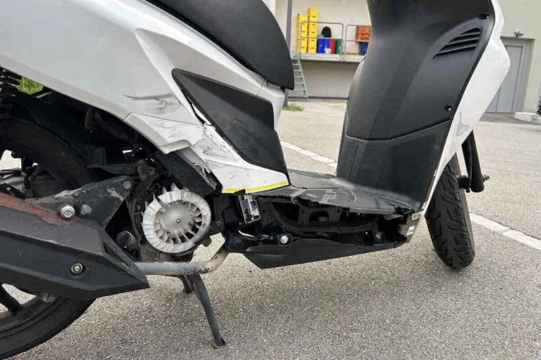 Herisau AR – Beim Abbiegen verunfallt 