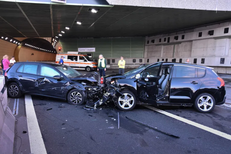 A8 Hergiswil NW – Frontalkollision fordert 3 verletzte Personen am Loppertunnel