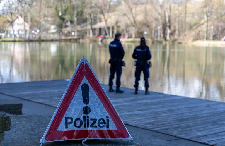 Weesen SG – Einbrecher flüchtet mit gestohlenem Kajak