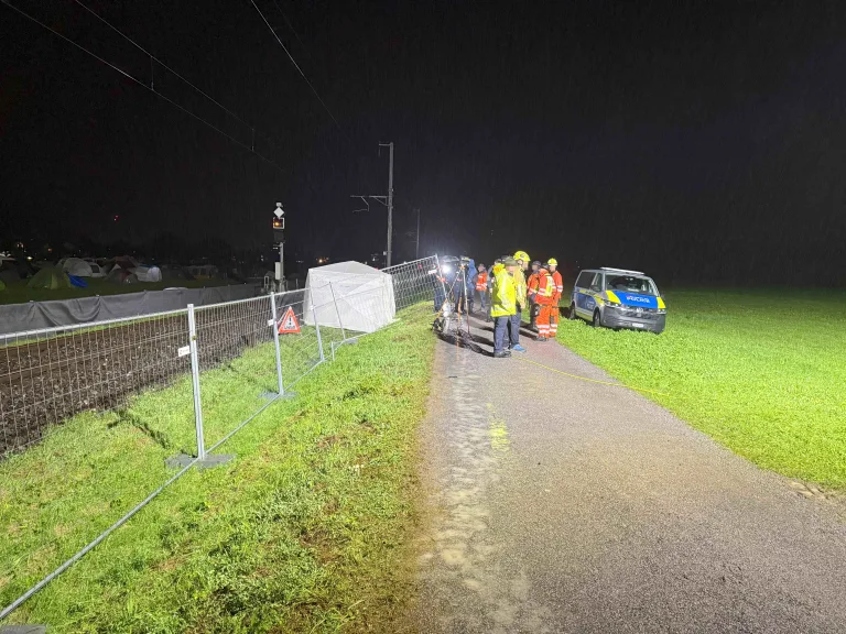 Näfels GL – Mann von Zug erfasst und tödlich verletzt