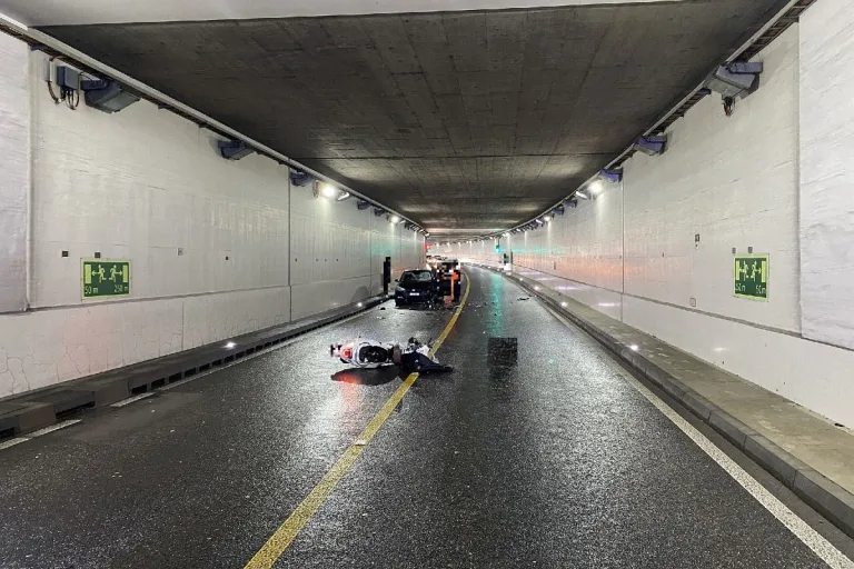 Münchenstein BL - Frontalkollision zwischen Motorrad und Auto!