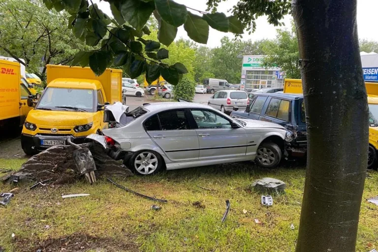 Lüdenscheid  – Rechts überholt und BMW geschrottet