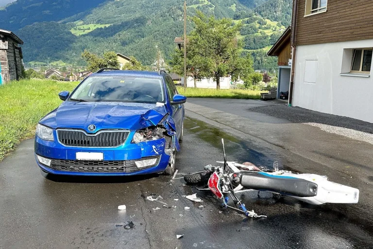 Giswil OW - 17-jähriger Motorradlenker verursacht Unfall 