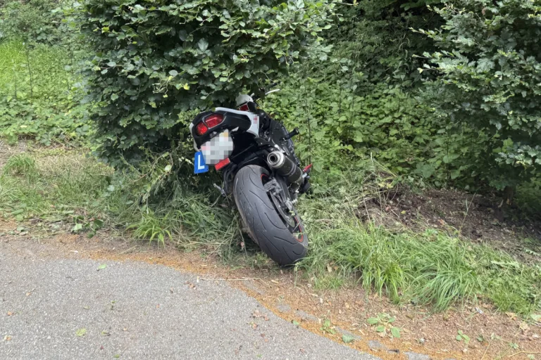 Glashütten AG – Motorrad erfasst Frau nach Sturz
