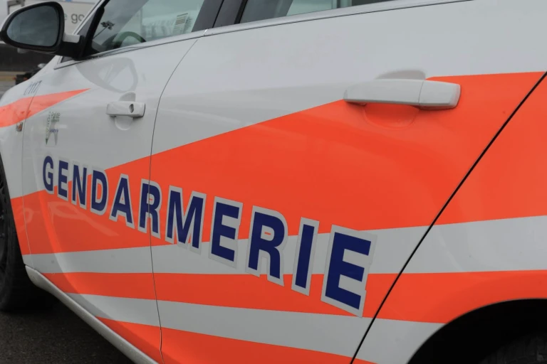 Crissier VD – Wohnwagen blockieren Verkehr und besetzen Parkplatz