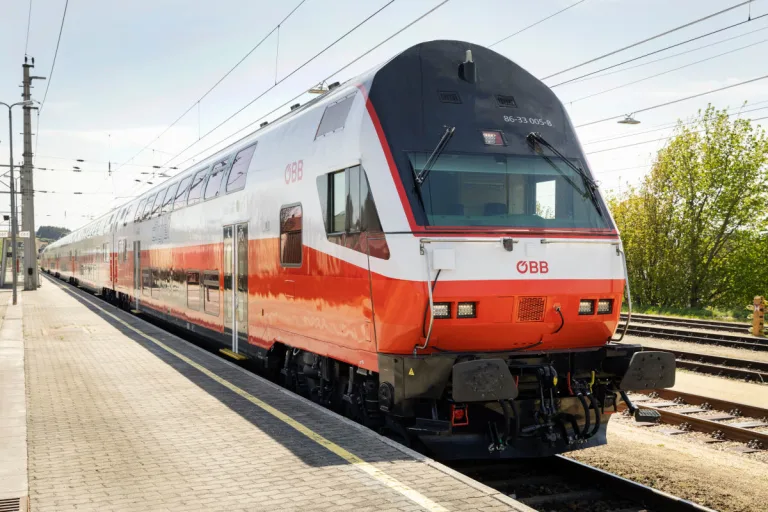Kiefersfelden BY – 13-Jähriger stürzt ins Gleis