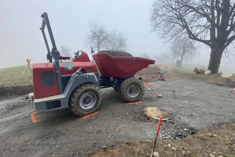Neuheim ZG – Bauarbeiter von Fahrzeug auf Baustelle erfasst