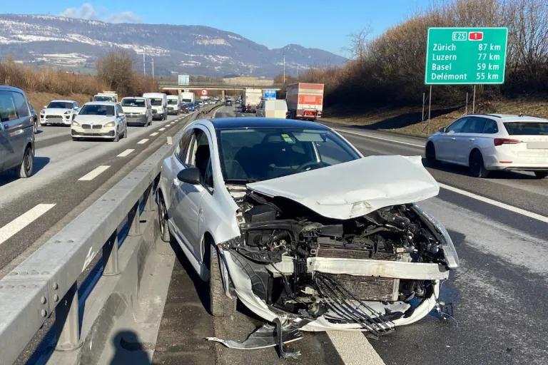 A1 Deitingen SO – Selbstunfall mit einem Personenwagen