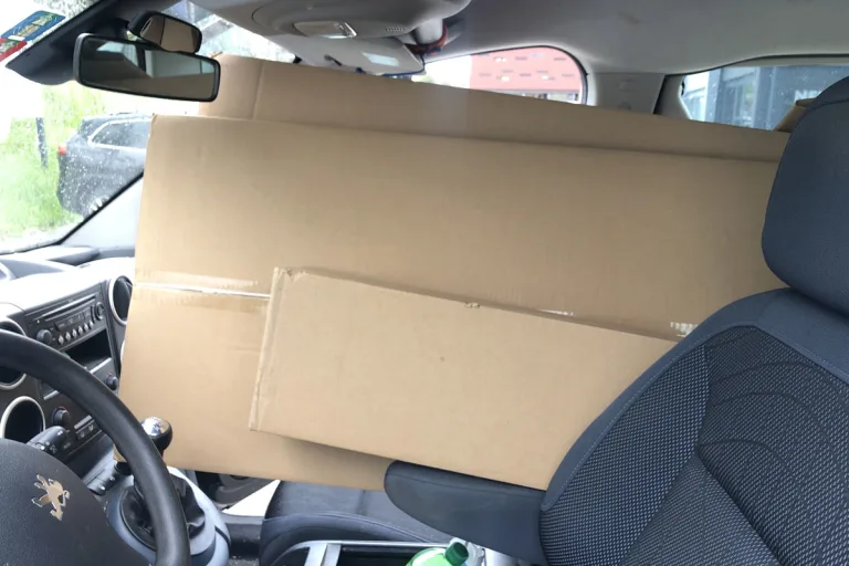 St. Gallen - Sichtbehinderung durch Karton im Auto