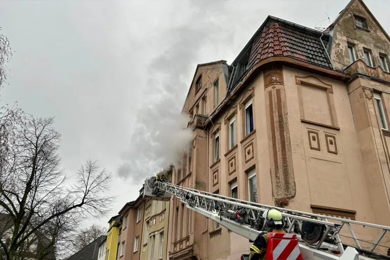 Essen –  Menschen und Hunde bei Wohnungsbrand gerettet