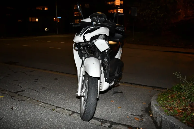 Chur GR - Rollerlenker verletzte sich nach Zusammenstoss mit Auto