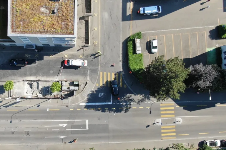 Männedorf ZH - Junger Rennradfahrer nach Kollision auf Seestrasse mit Auto lebensbedrohlich verletzt