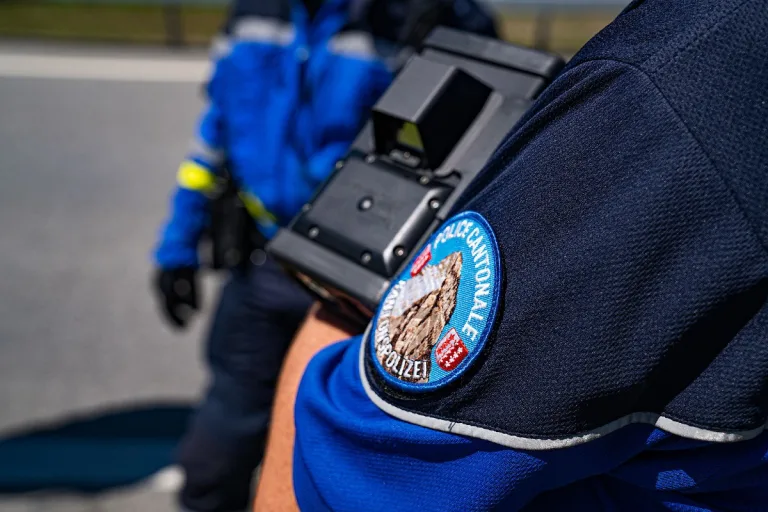 Raser in Brig-Glis VS -  Mit 165 km/h anstatt der erlaubten 80 km/h auf der Überlandstrasse
