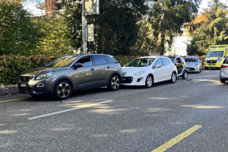 Rapperswil-Jona SG – Auffahrkollision zwischen vier Autos