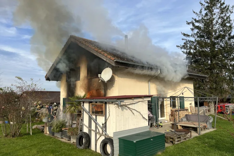 Therwil BL – Brand in Mehrfamilienhaus
