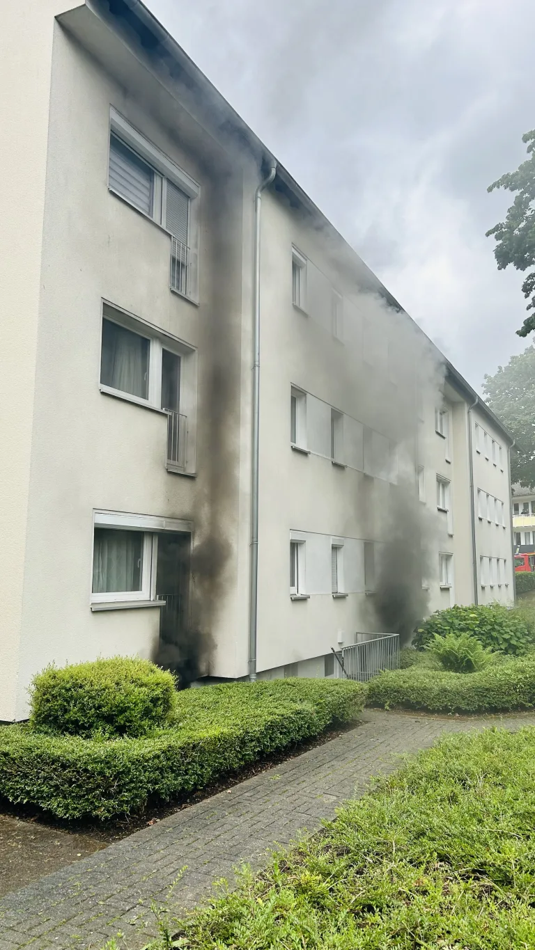 Haan – Verletzte und geretteter Hund bei Kellerbrand in Wohnhaus