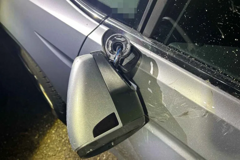 Schwaderloch AG - Mehrere Autos beschädigt 