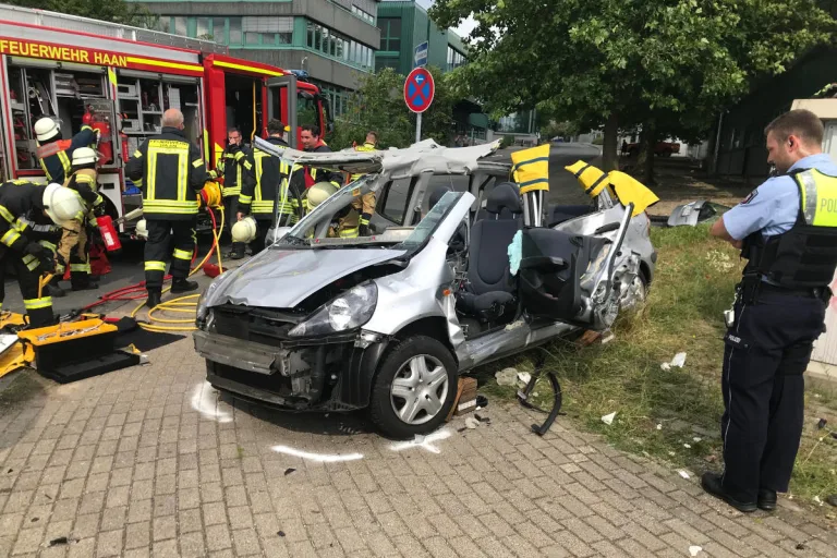 Haan – Schwerer Verkehrsunfall mit zwei verletzten Personen