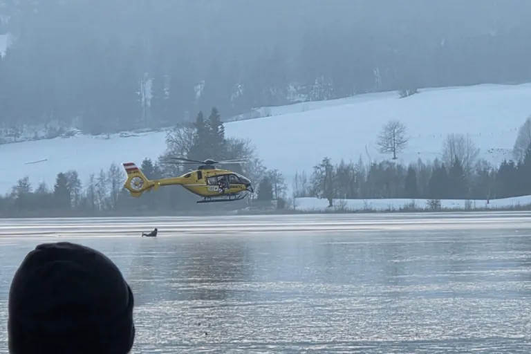 Zell am Moos – Großeinsatz nach Eiseinbruch am Irrsee
