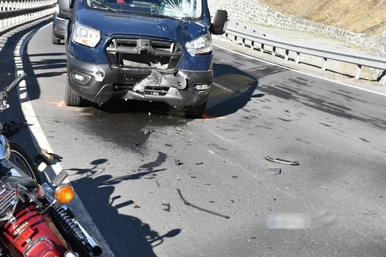 Rona GR - Motorradfahrer bei Unfall lebensgefährlich verletzt