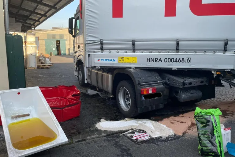 Bremerhaven – LKW verunfallt – Mehrere hundert Liter Kraftstoff in Kanal gelaufen