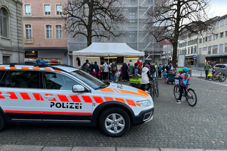 Glarus GL – Standaktion der Polizei zum "Tag des Lichts" ein Erfolg