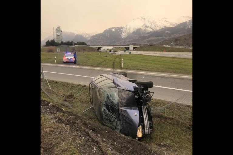 A9 Sitten VS – Fahrzeuglenker nach Verkehrsunfall verhaftet 