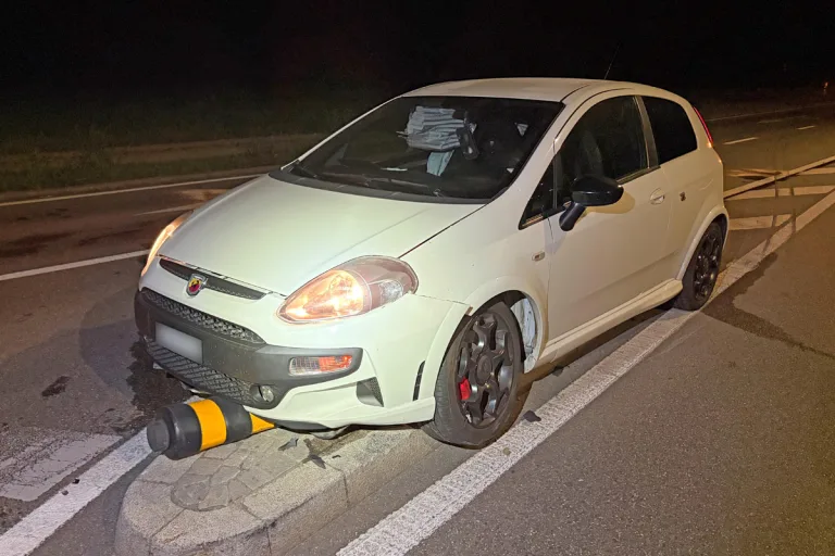 Affeltrangen TG – Betrunkener Autolenker prallt gegen Mittelinsel
