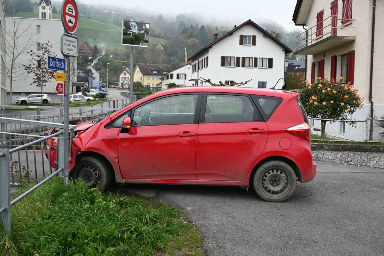 Gams SG – Fahrunfähig gegen Brückengeländer geprallt