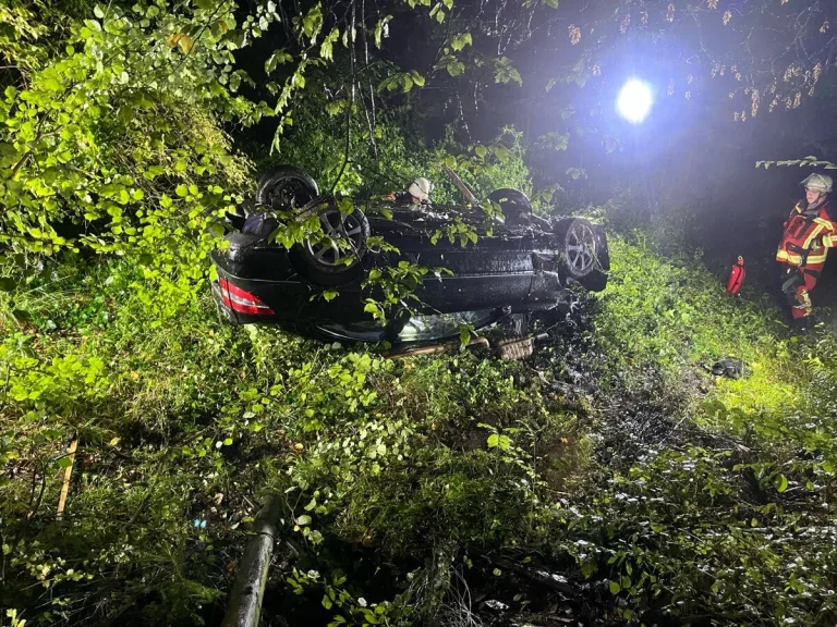 Engelskirchen – Zwei Schwerverletzte nach Unfall mit Mercedes