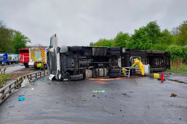 Lehrte – Lkw blockiert nach Unfall alle Fahrspuren auf A2