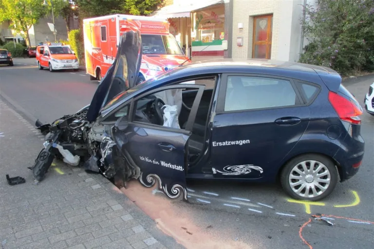 Rösrath – Frontalzusammenstoß mit zwei verletzten Verkehrsteilnehmern
