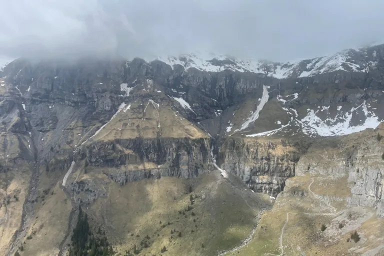 Kandersteg BE - Lawine fordert ein Todesopfer
