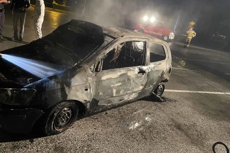 Zell am See - Auto brennt komplett aus