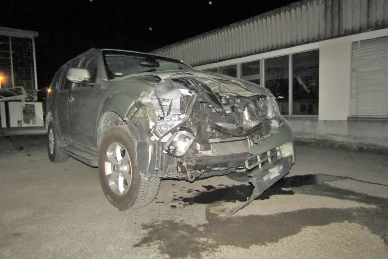Glarus - Auffahrkollision verursacht und danach weitergefahren!