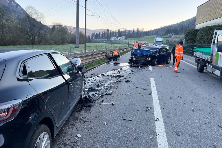 Wolfenschiessen NW – Frontalkollision zwischen zwei Autos