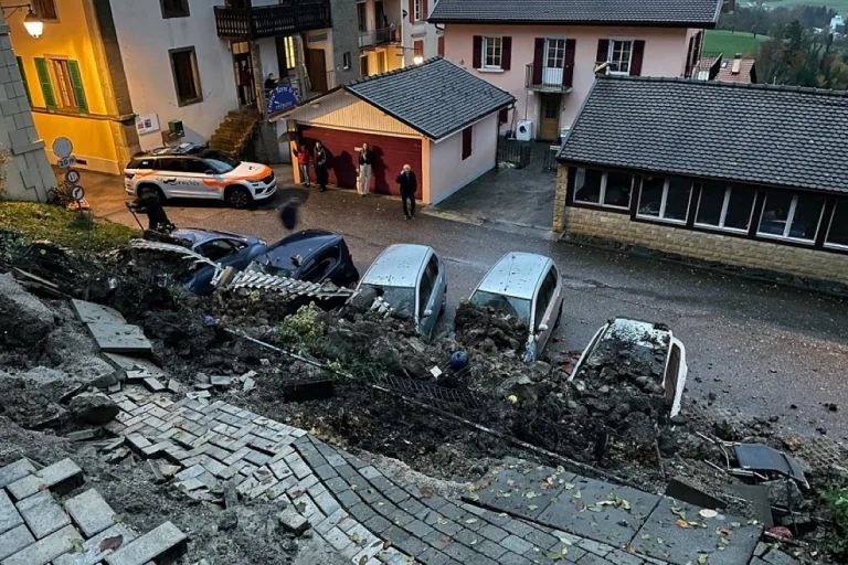 Kanton Freiburg - Über 250 Einsätze aufgrund des Unwetters - Bewohner in Charmey evakuiert