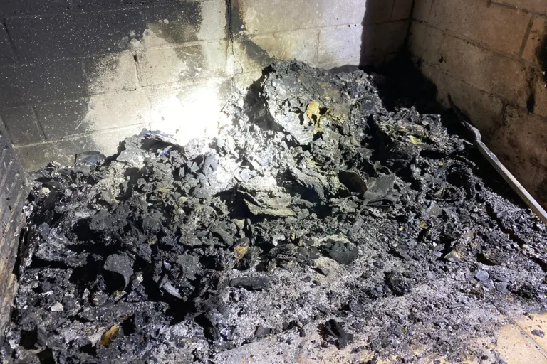 Stadt St. Gallen - Abfall im Kamin verbrannt, Anzeige erstattet
