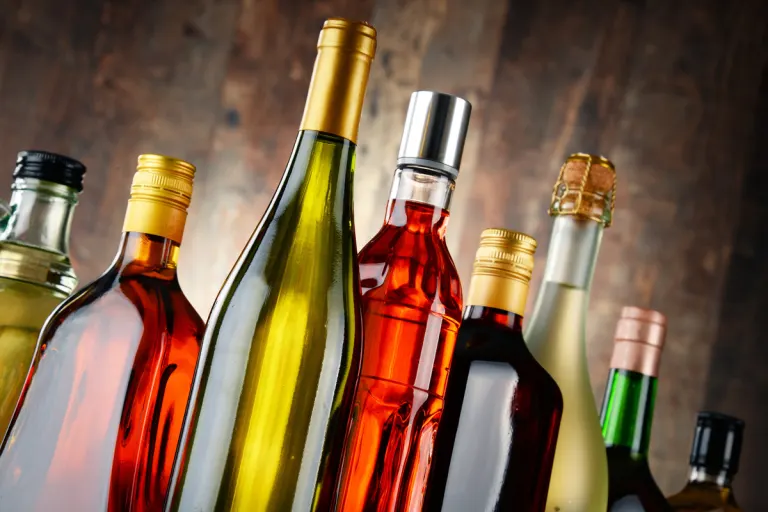 Wetzikon ZH - Jugendliche kommen online einfach an Alkohol